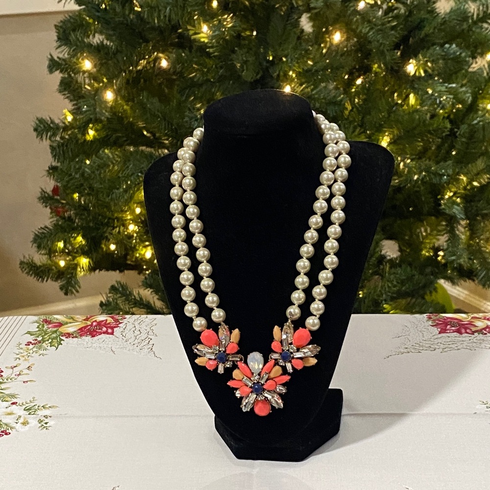 J. CREW 🌟 Elegant Chunky Bib Faux Pearls and Beautiful Colored Stones Necklace